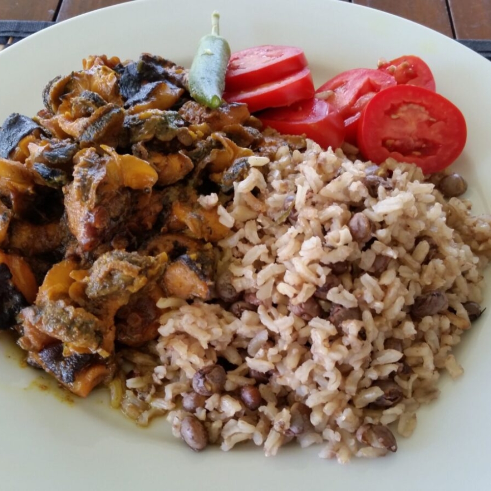 Curried octopus with brown rice and peas and tomato